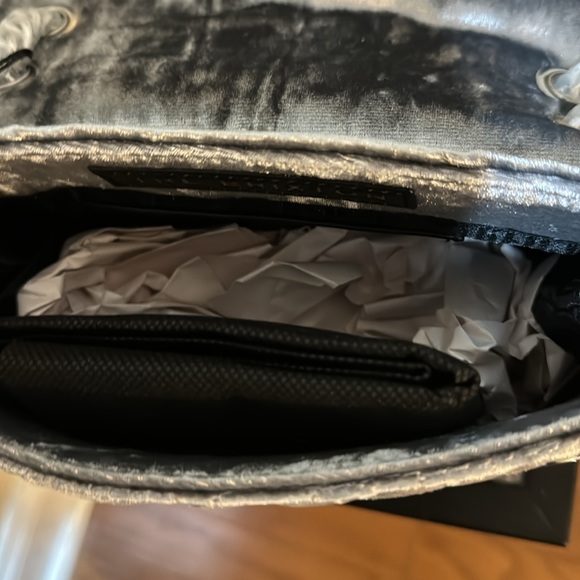 Kurt Geiger London Mini Brixton Lock Bag
Kurt Geiger London - Picture 14 of 15